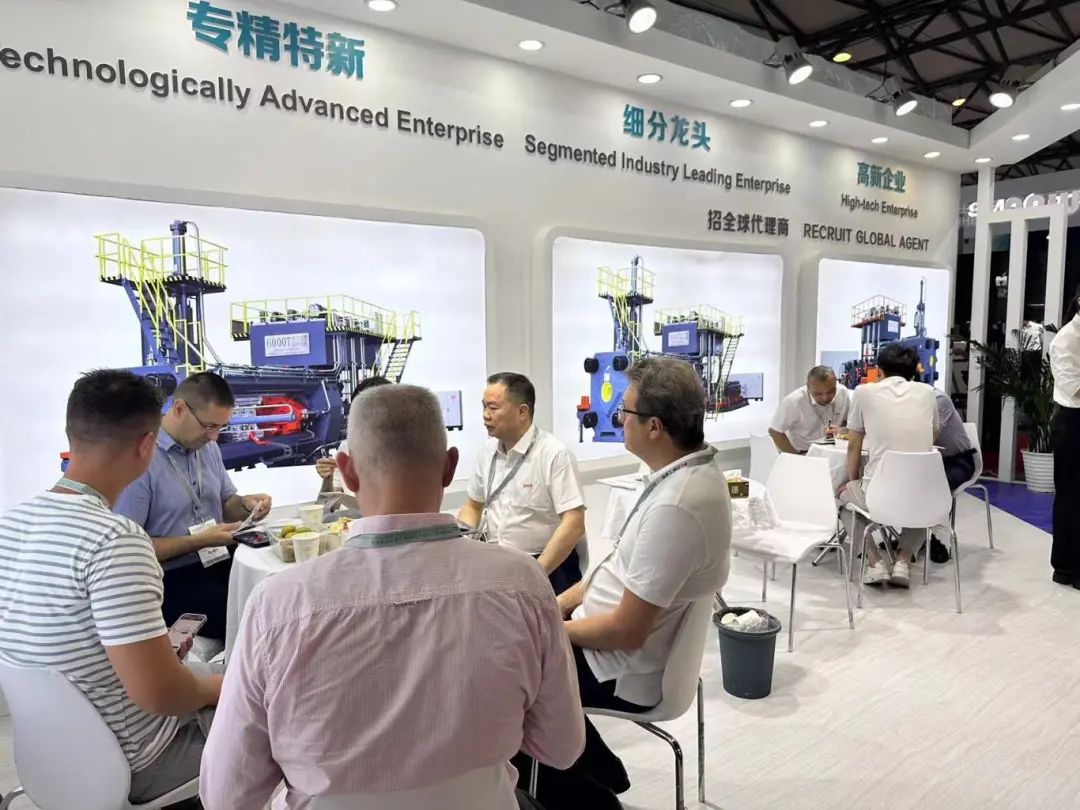 高效、節(jié)能、穩(wěn)定！萬(wàn)格士新型高端擠壓機(jī)上海鋁展備受矚目